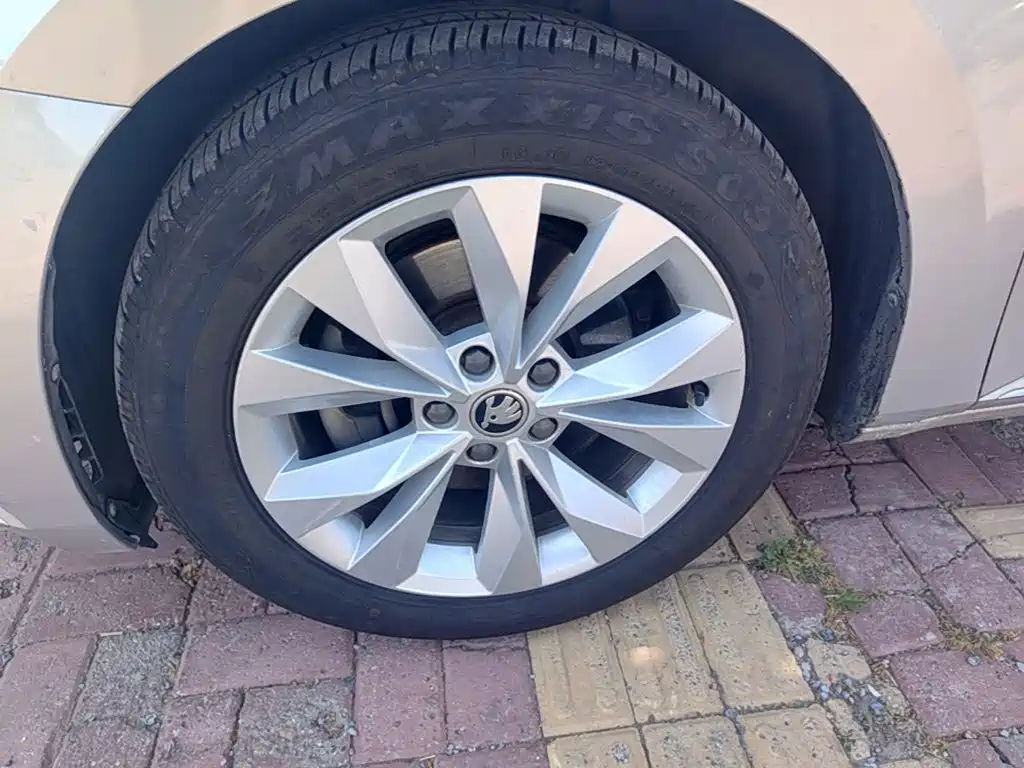 Фото 23 - Škoda Superb