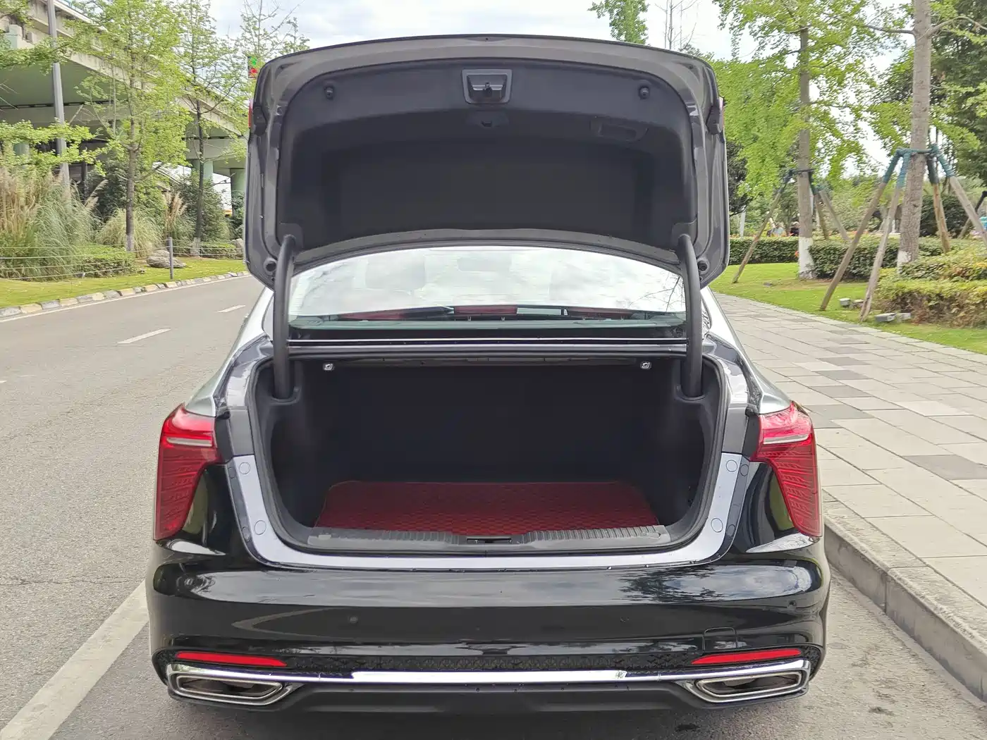 Hongqi H5 2023 1.5T HEV Smart Connect Leader Edition фото 12