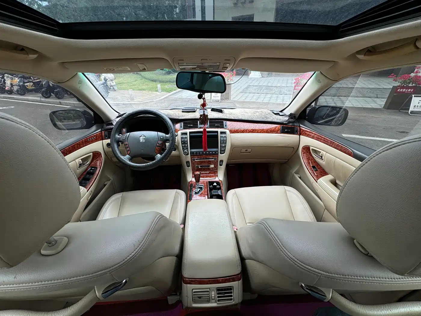 Photo 9 - Toyota Crown