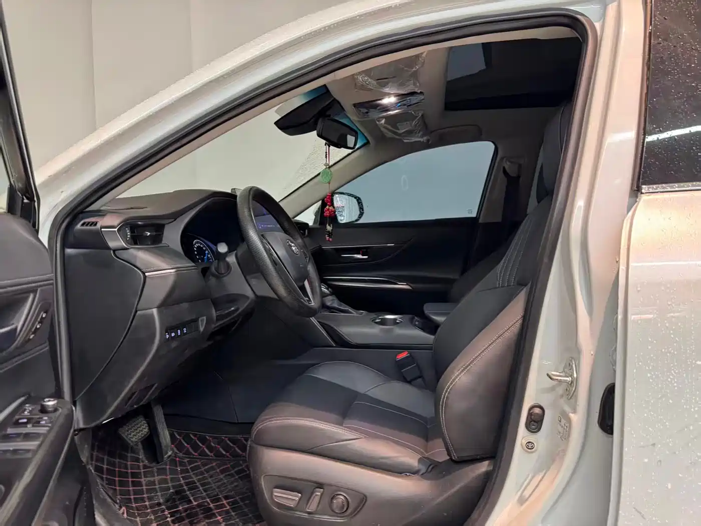 Toyota Lingfang HARRIER 2022 Hybrid 2.5L CVT 4WD Premium Edition фото 5