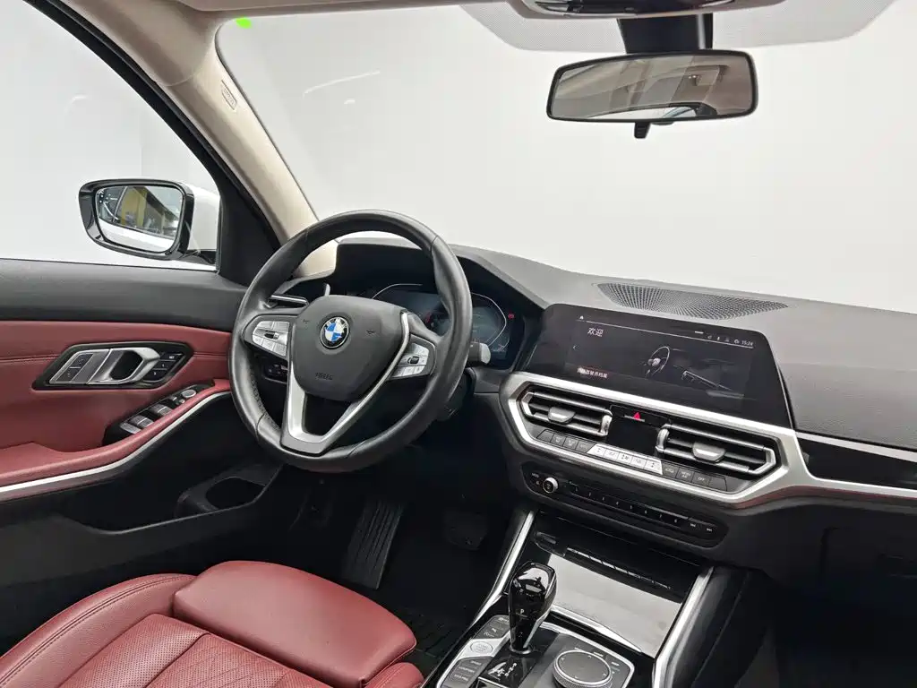 Photo 23 - BMW 3 Series