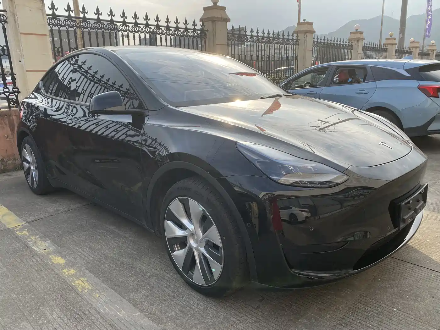 TESLA MODEL Y