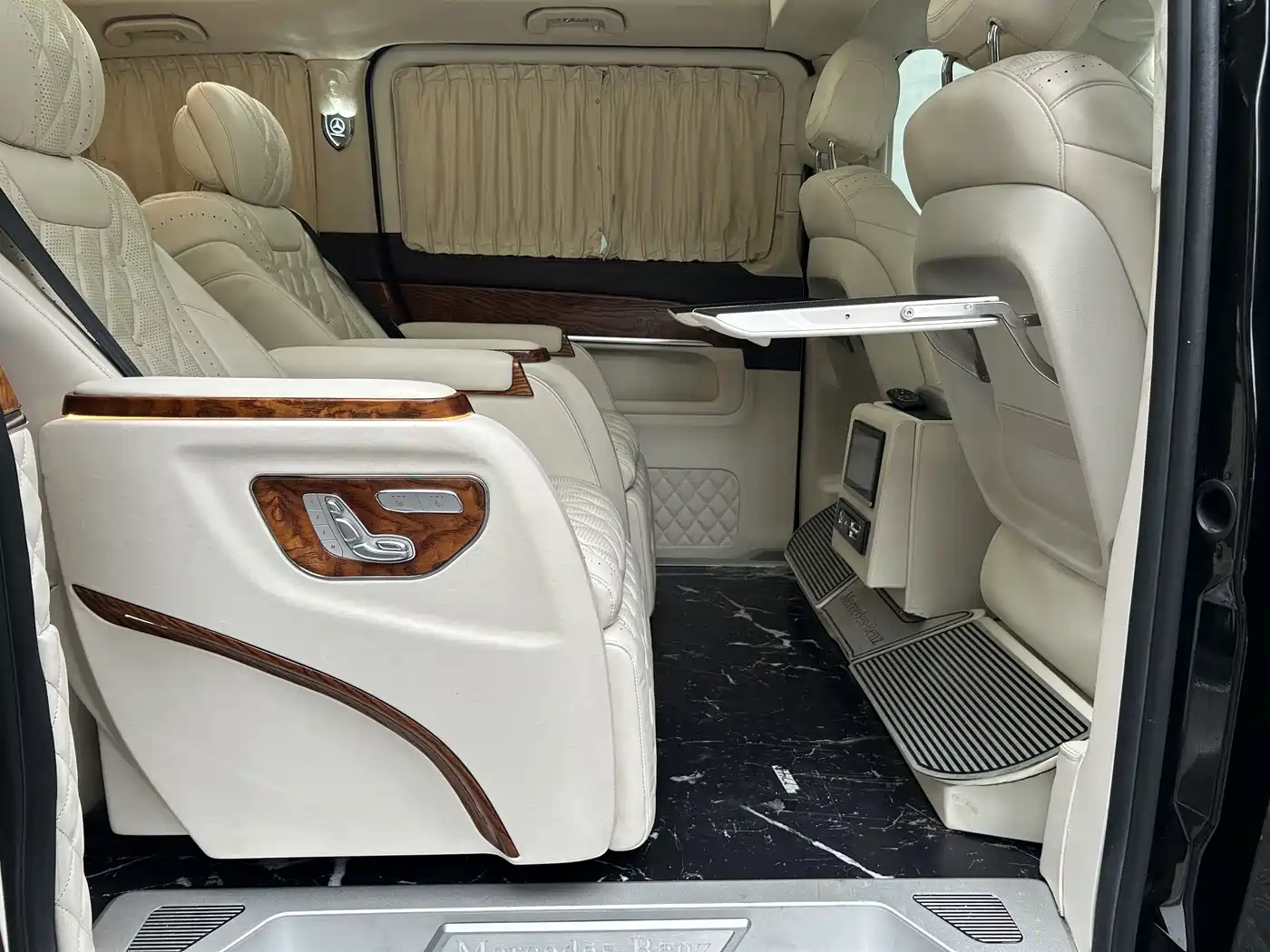 Mercedes-Benz V-Class 2021 V 260 L Long Wheelbase Luxury Edition фото 10