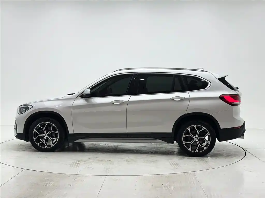 BMW X1 2022 sDrive20Li Fashion фото 7