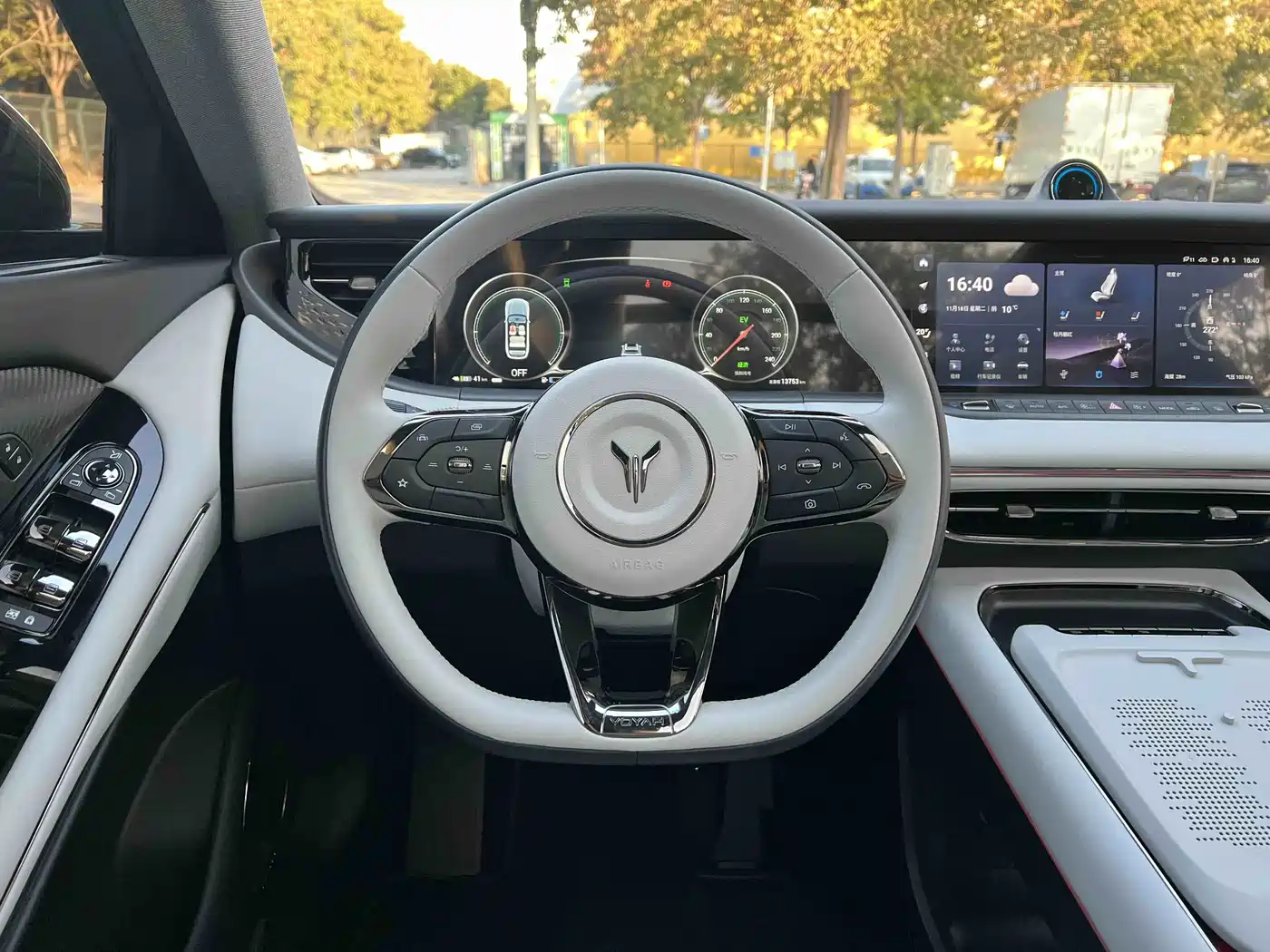 Voyah Auto VOYAH FREE 2025 318 318km RWD Touring Edition фото 14