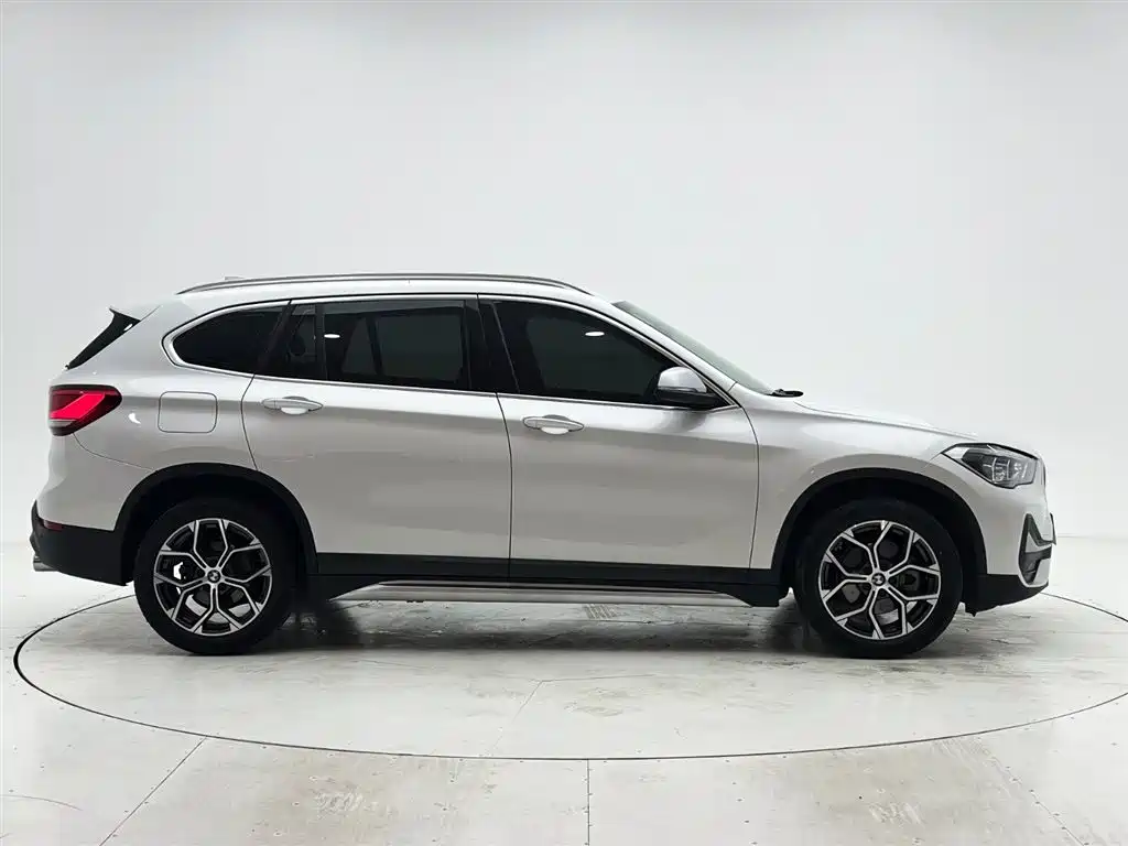 BMW X1 2022 sDrive20Li Fashion фото 9
