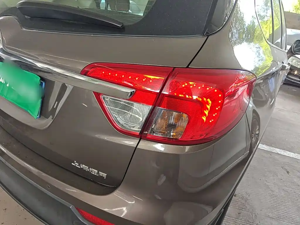 Photo 8 - Buick Envision Plus