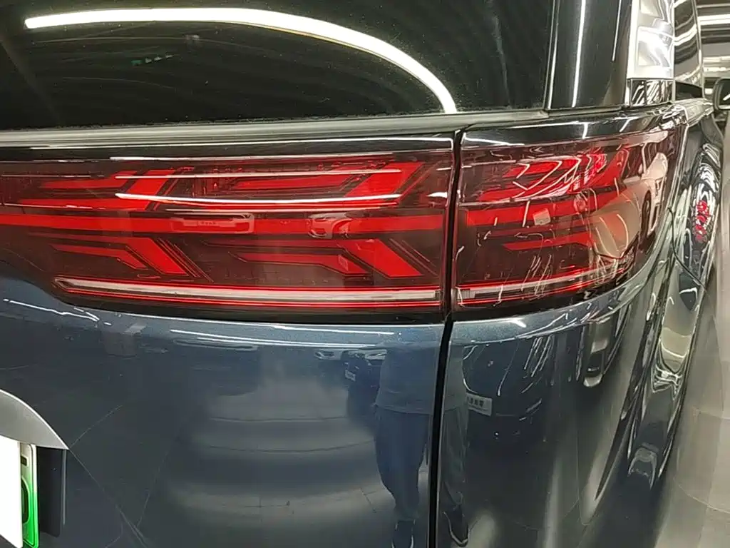 Denza D9 2023 2022 DM-i 970 AWD Flagship