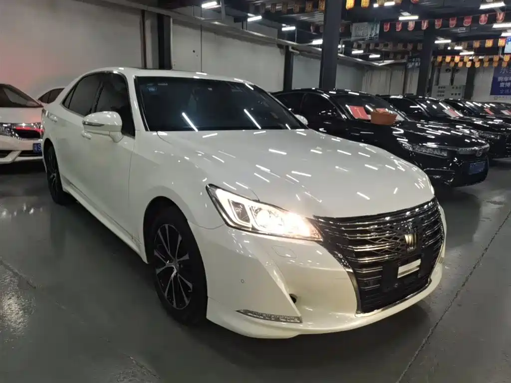 Toyota Crown 2018 2.0T Fashion Edition фото 4