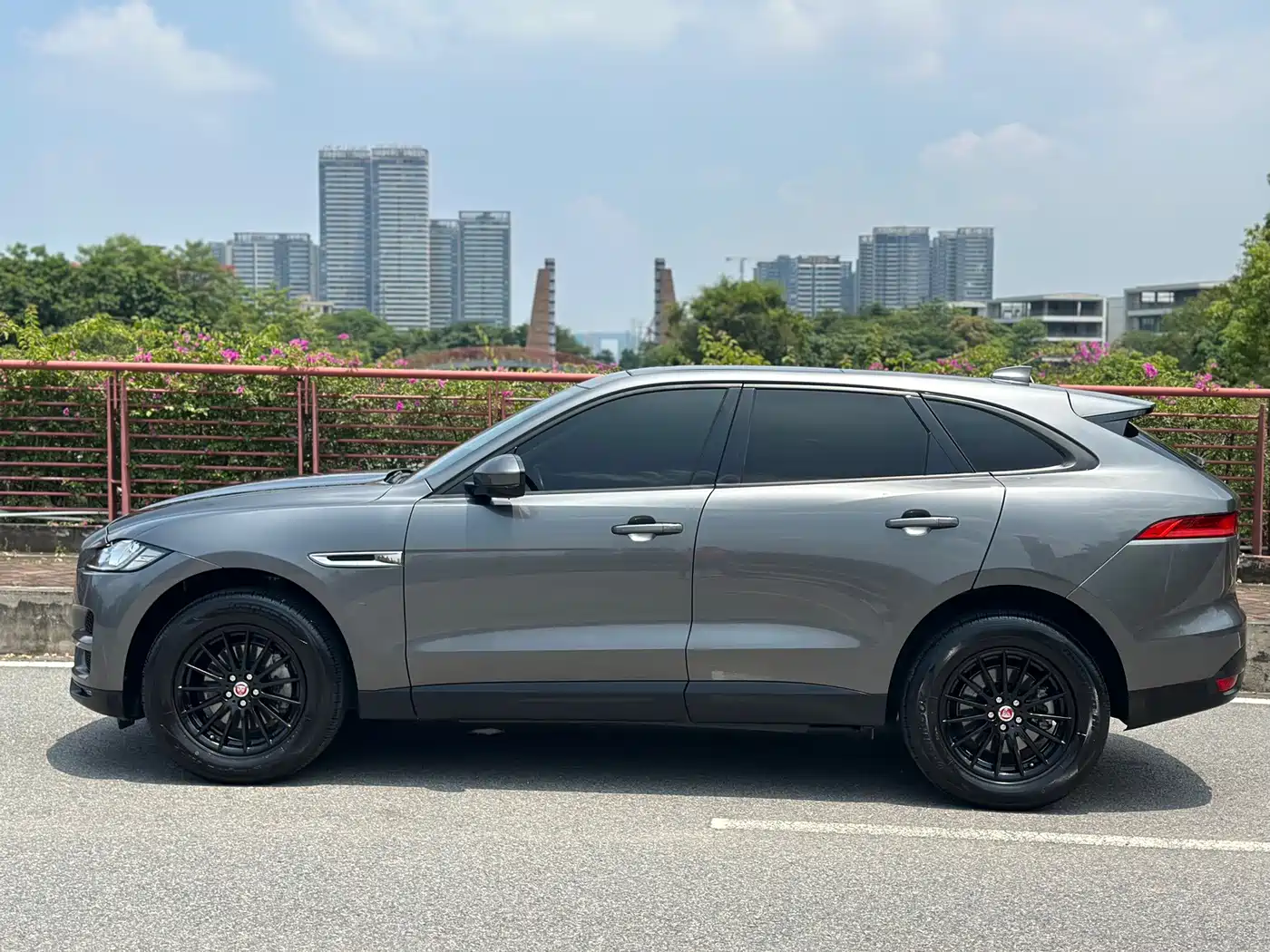 Фото 4 - Jaguar F-PACE