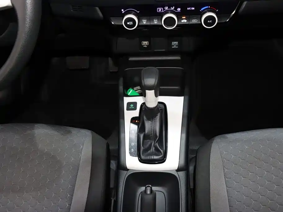 صورة 15 - Honda Fit