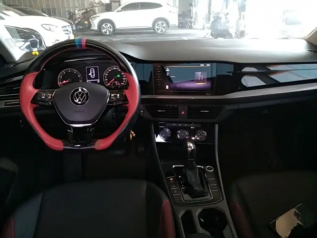 VOLKSWAGEN BORA