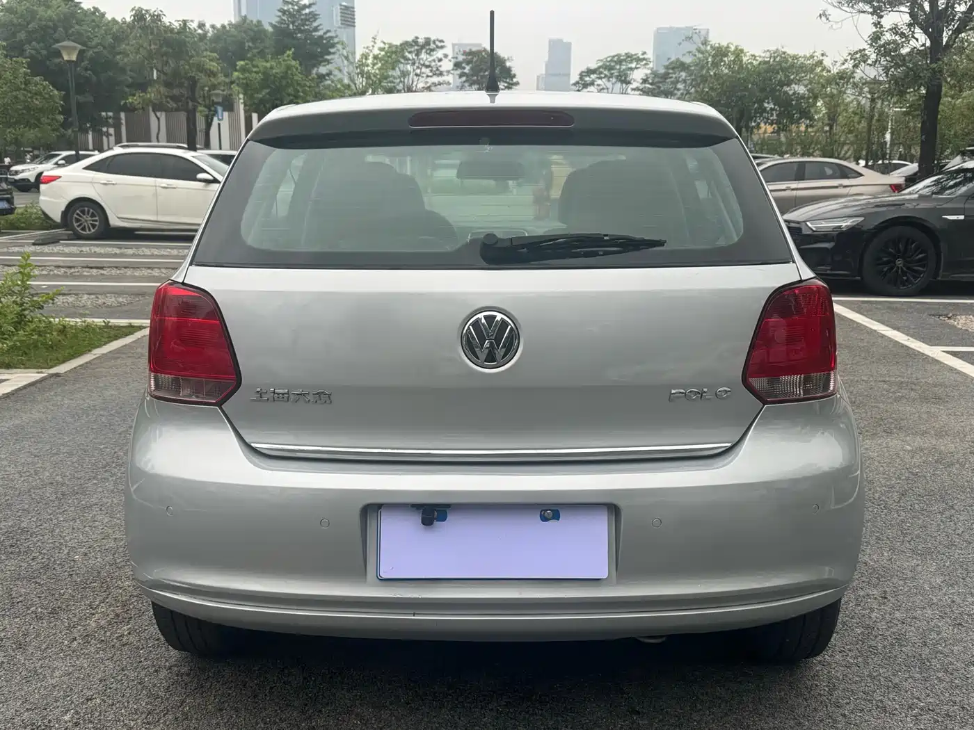 Volkswagen Polo 2011 1.4L Automatic Cool Edition фото 8