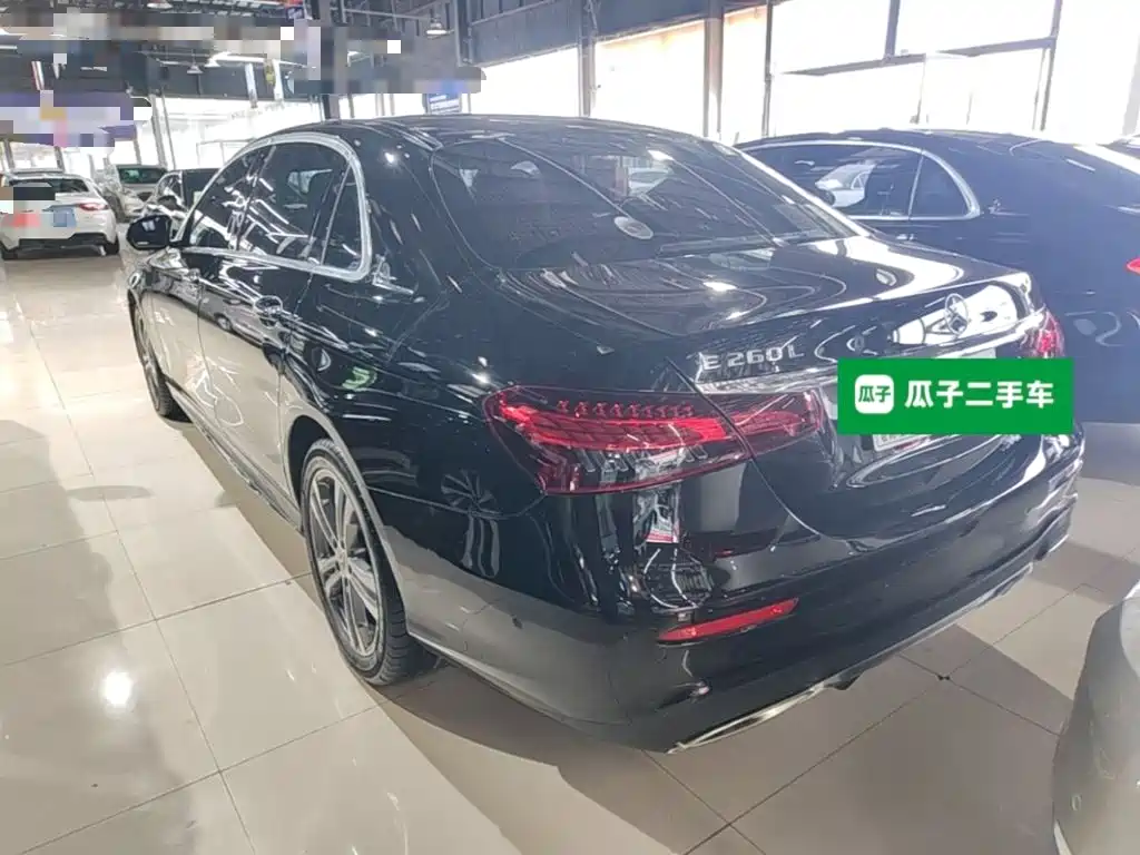 Фото 5 - Mercedes-Benz E-Class