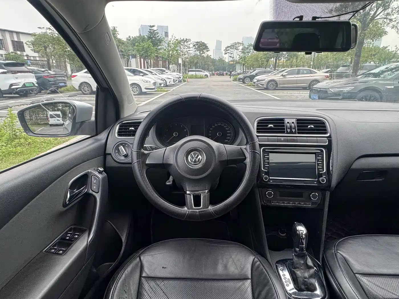 Volkswagen Polo 2011 1.4L Automatic Cool Edition фото 10