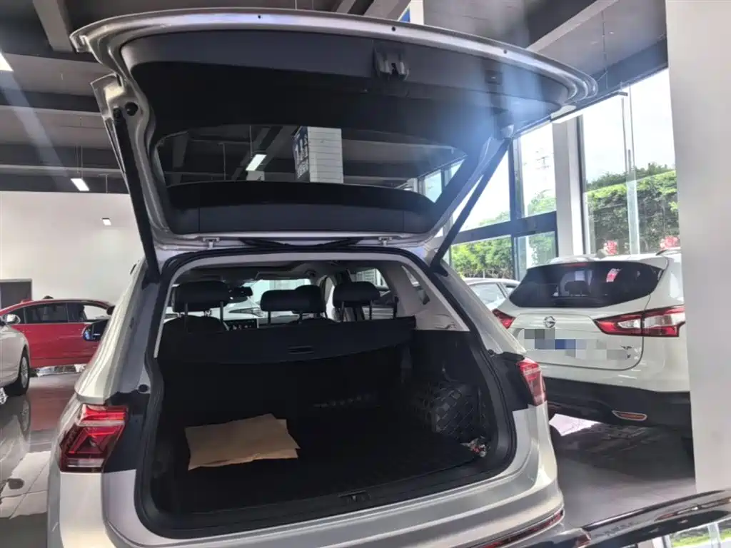 Volkswagen Tiguan L 2022 330TSI Auto 2WD R-Line Premium Edition фото 15