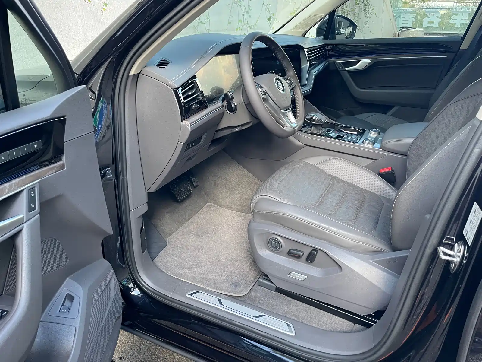 Фото 7 - Volkswagen Touareg
