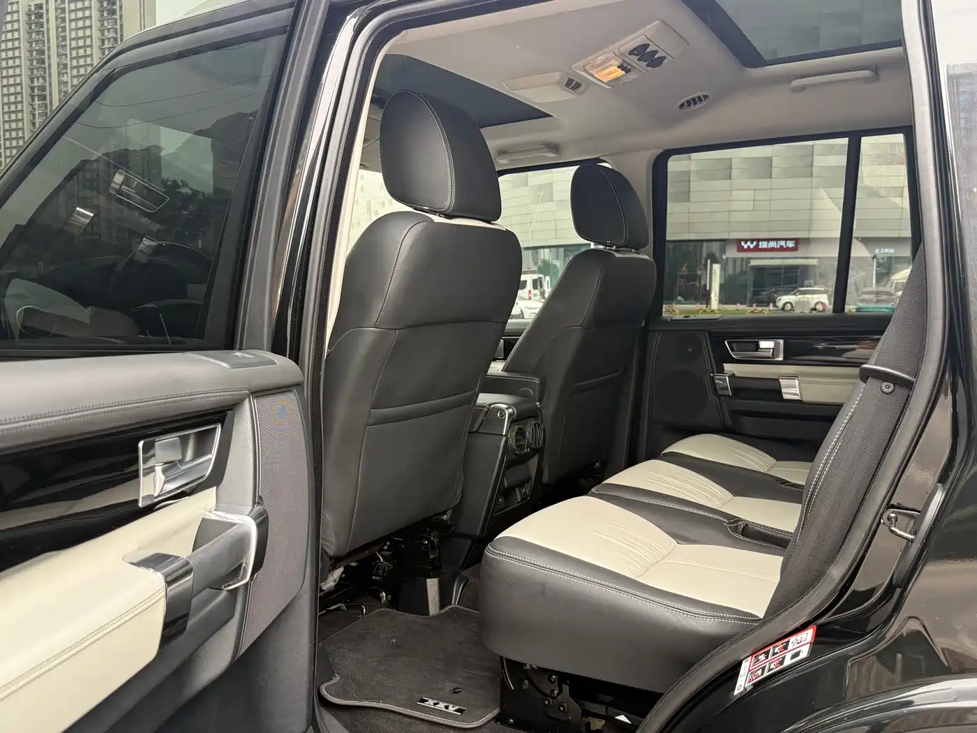 Land Rover Discovery 2014 3.0 SC V6 XXV Edition фото 19