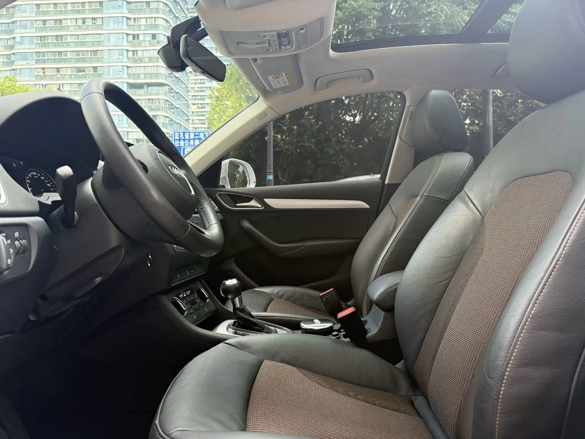 Photo 9 - Audi Q3