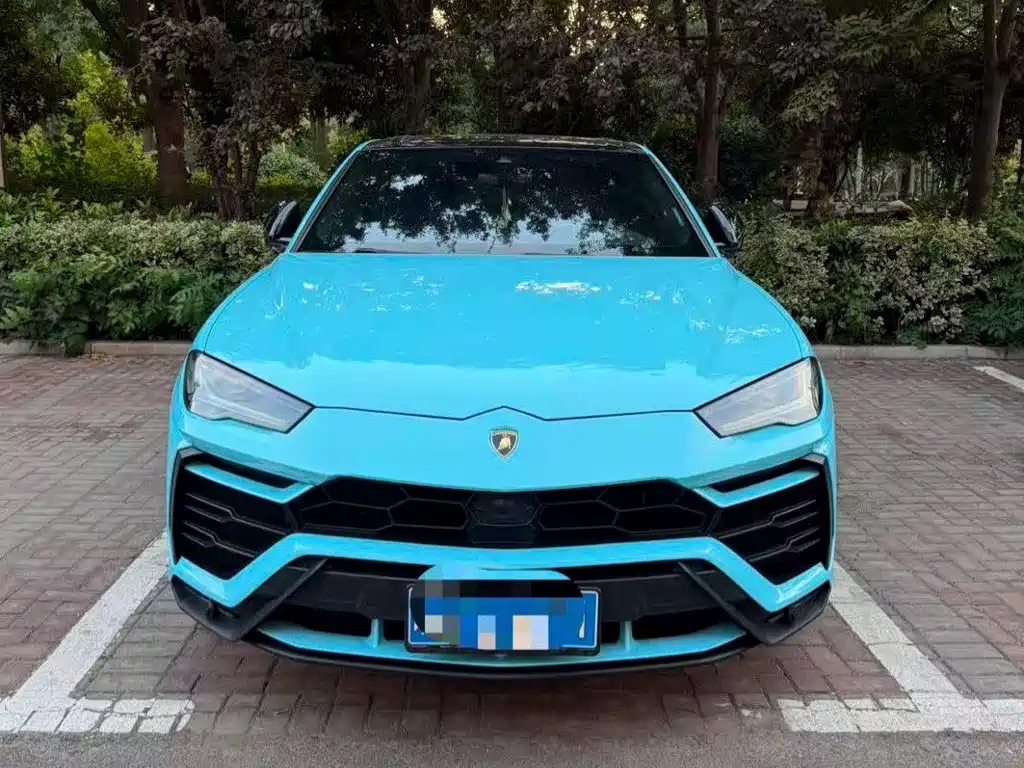 Фото 3 - Lamborghini Urus