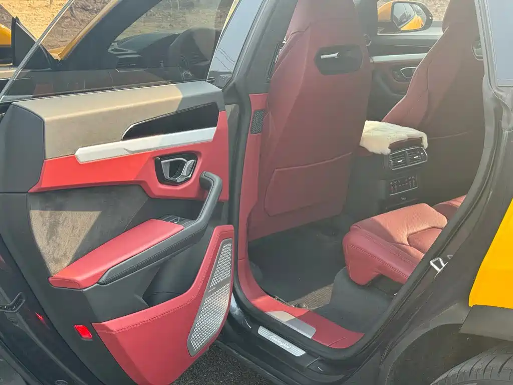 Фото 7 - Lamborghini Urus