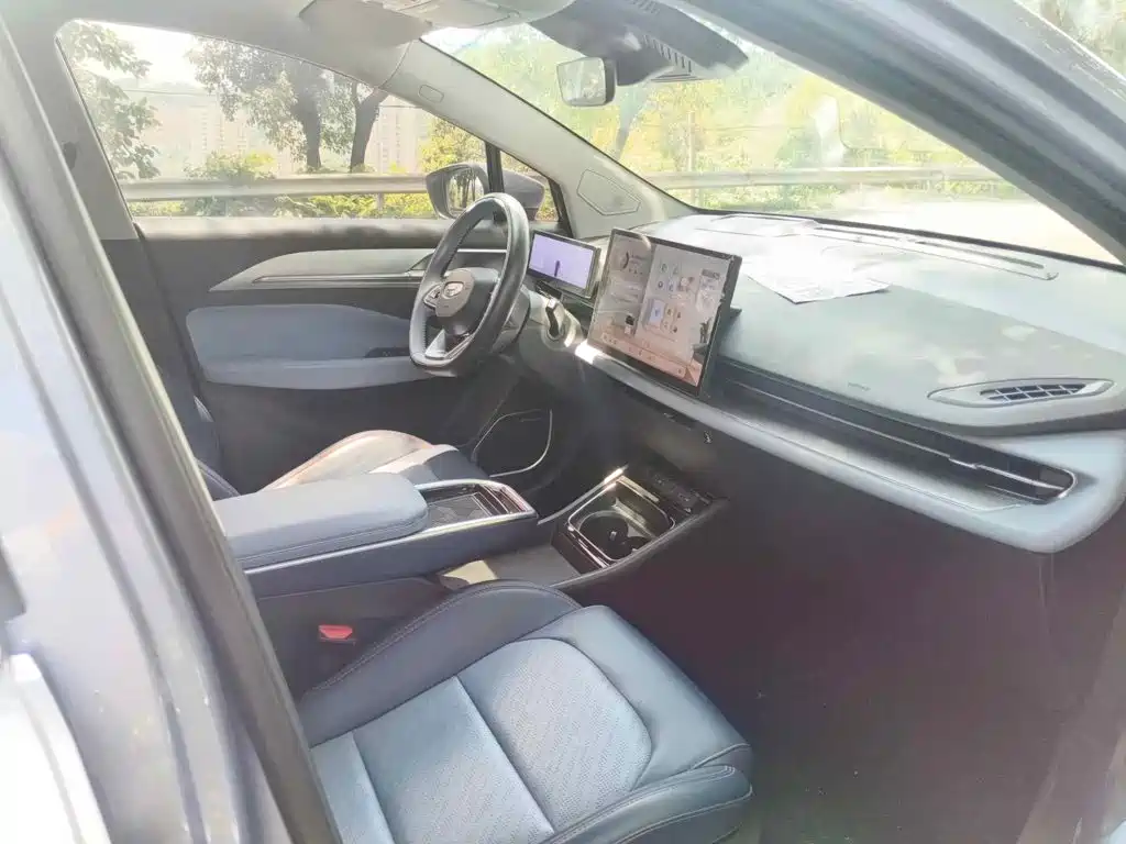 Geely Geometry M6 2023 2022 450 New Intelligence Edition