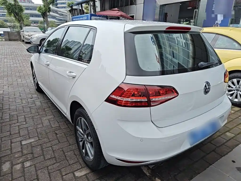 Volkswagen Golf 2017 230TSI Auto Luxury Millionth Anniversary Edition фото 5