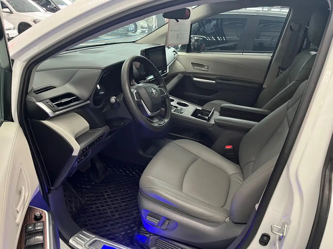 Toyota Sienna 2021 2.5L Hybrid Comfort Edition фото 4