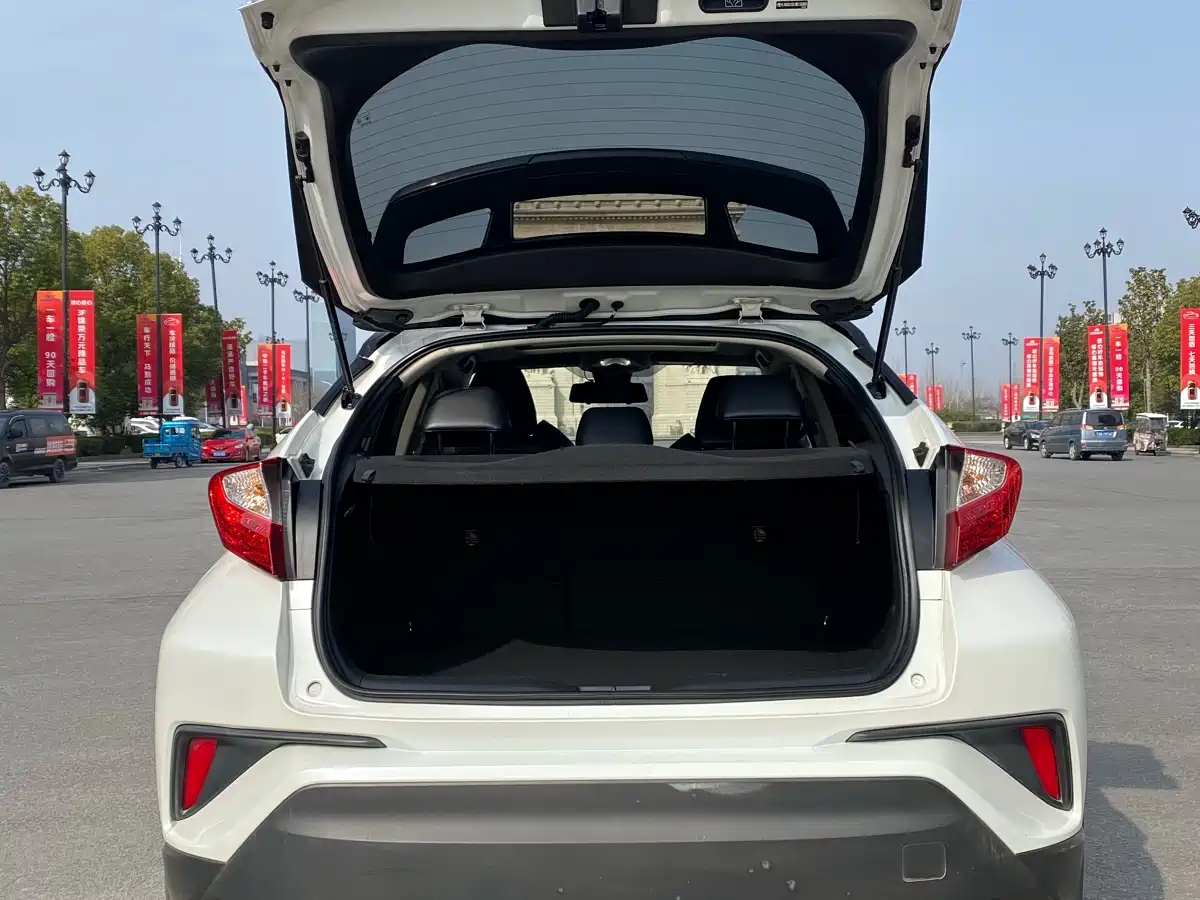 Toyota C-HR 2021 2020 Model 2.0L Leading