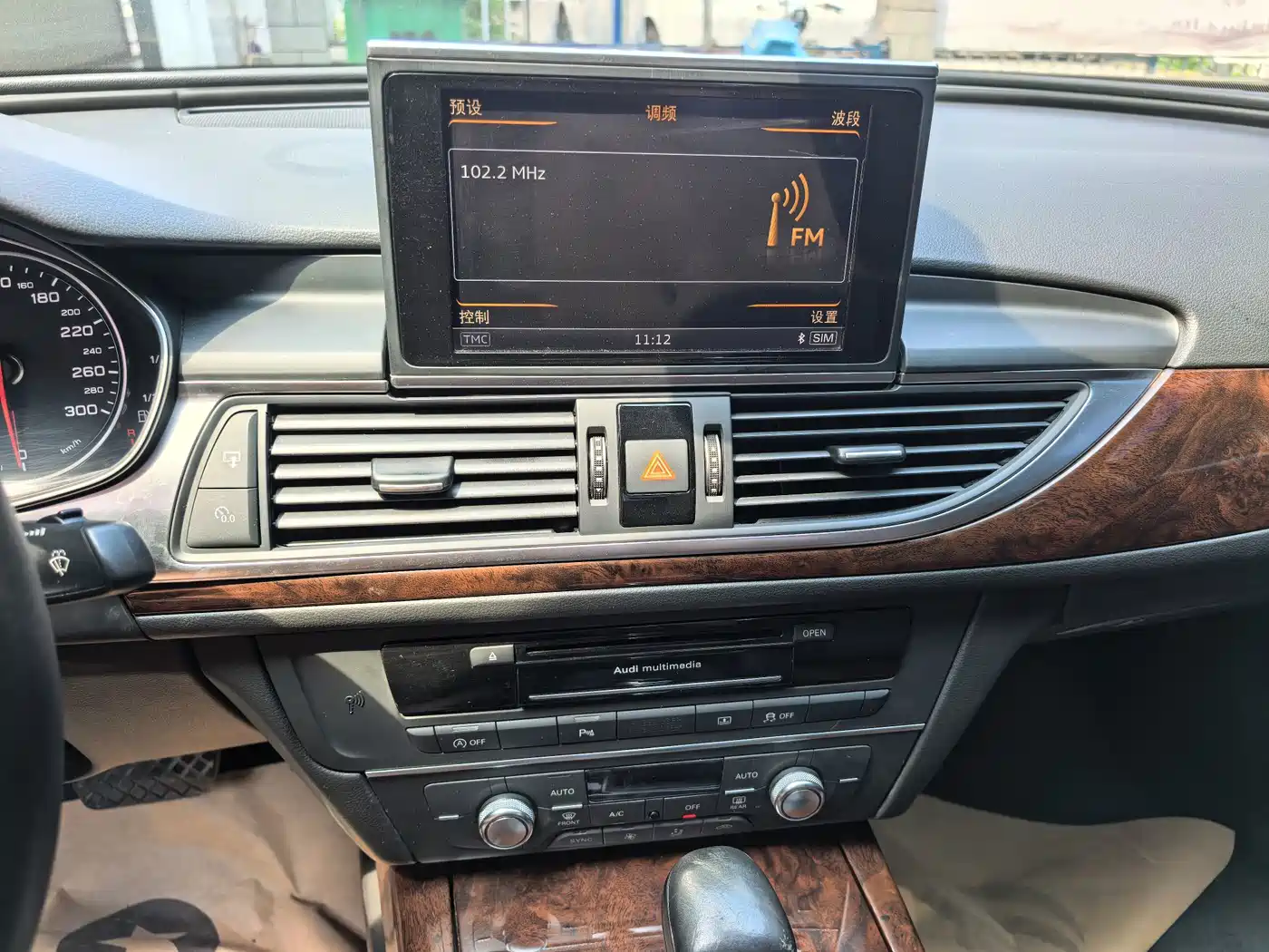 Фото 9 - Audi A6L