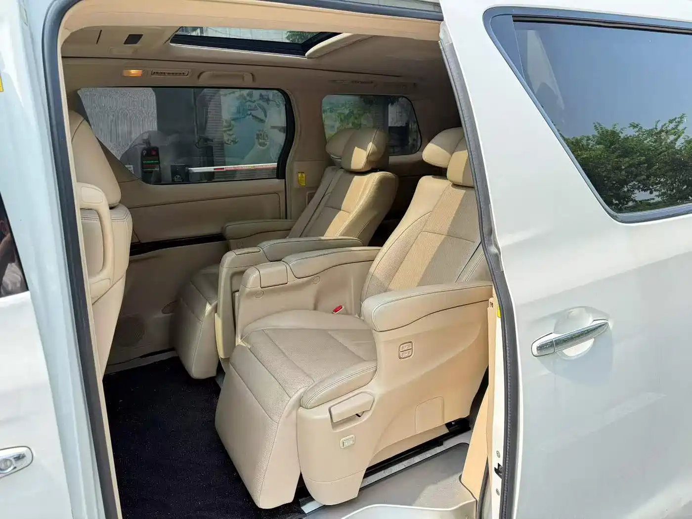 Фото 6 - Toyota Alphard