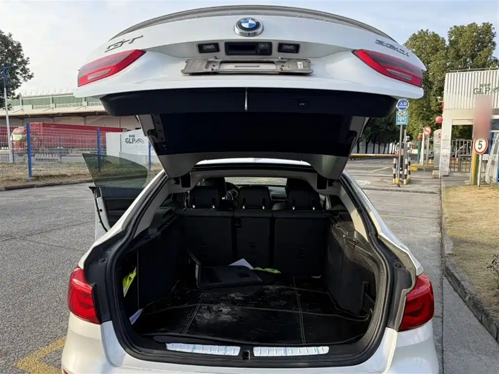 BMW 3 Series GT 2018 320i Fashion фото 11