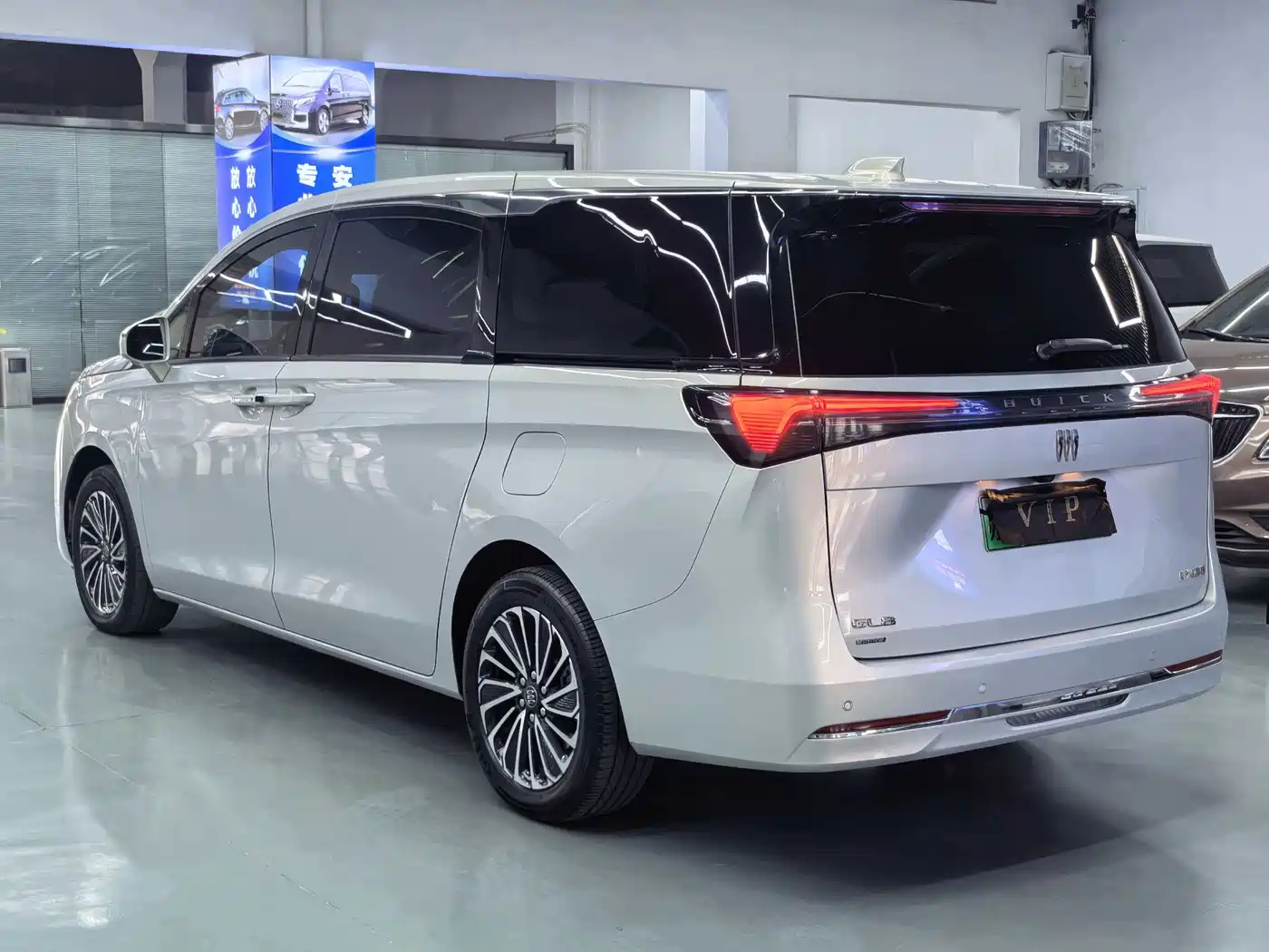 Buick GL8 New Energy 2025 Landlux Smart Edition 7-seater фото 17
