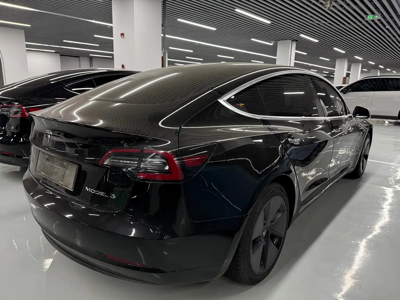 TESLA MODEL 3