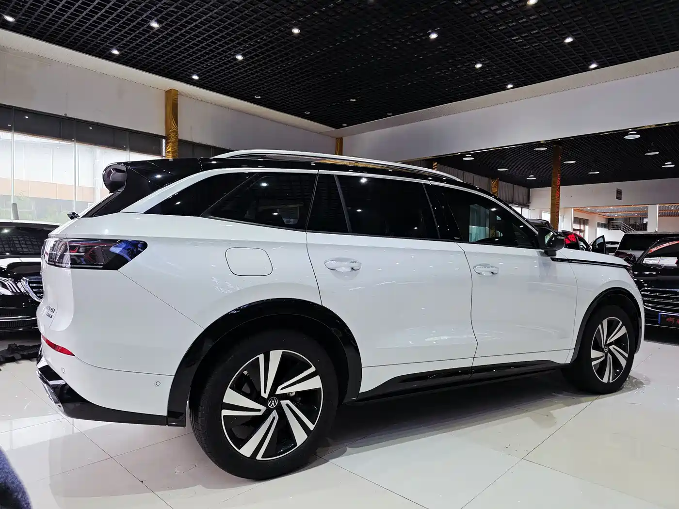 Volkswagen Talagon 2024 380TSI 4WD R-Line Touring фото 15