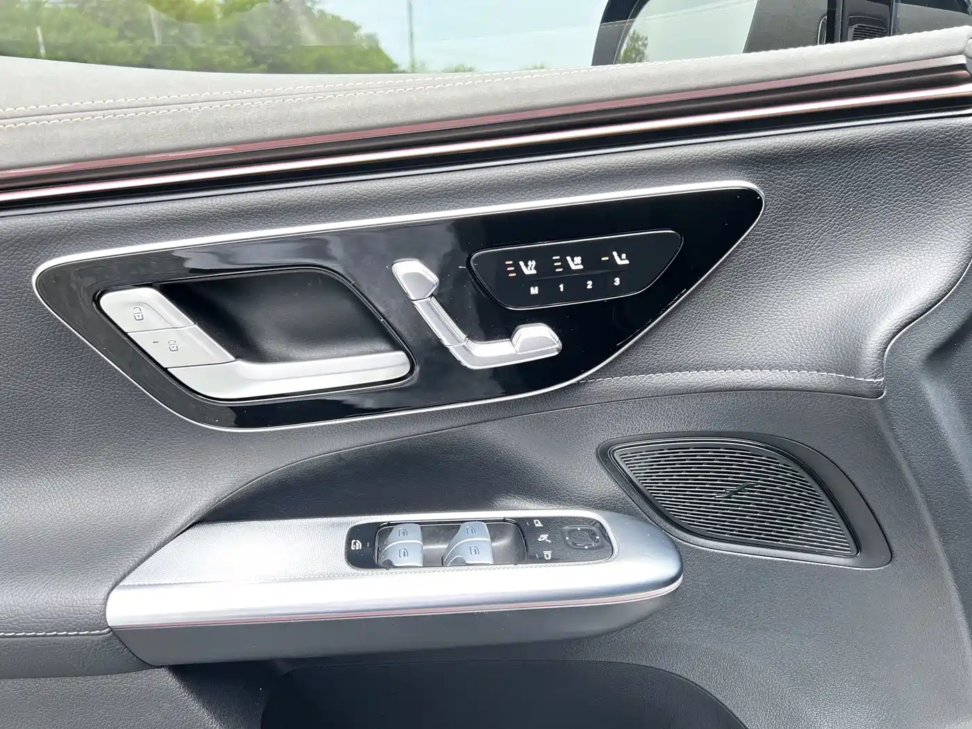 Фото 9 - Mercedes-Benz EQE SUV