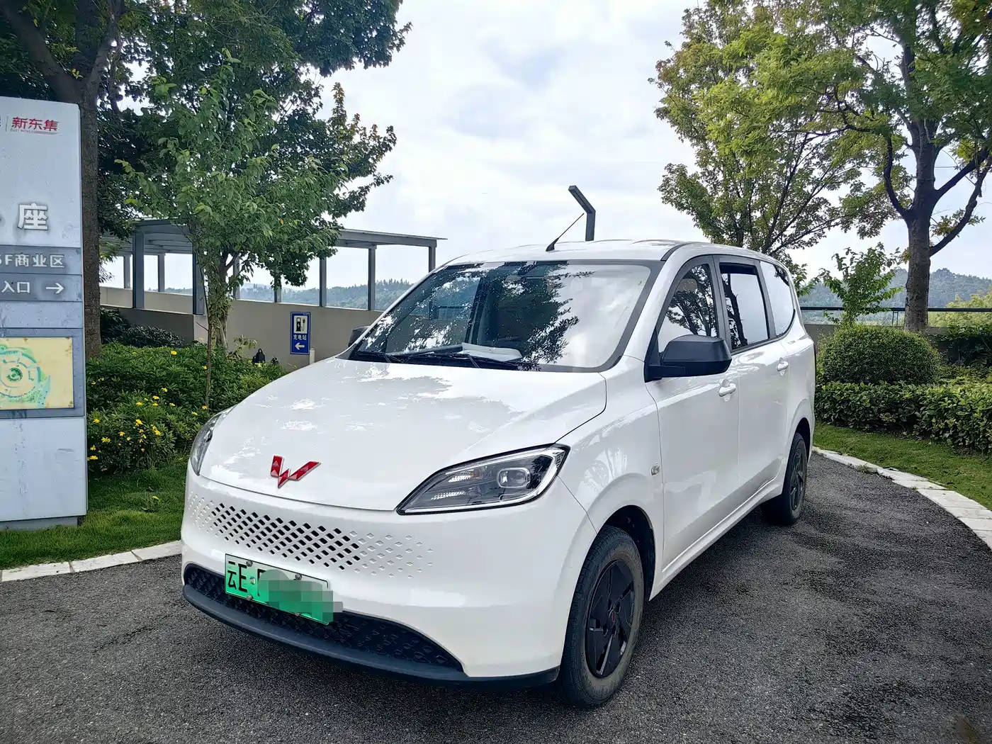 Wuling Motors Wuling Hongguang New Energy 2025 2025 Extended-Range Hybrid 50KM Comfort Version