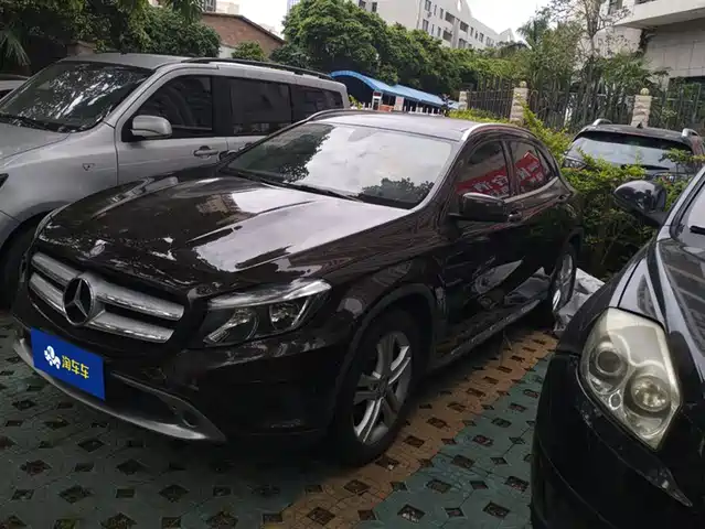 MERCEDES-BENZ GLA