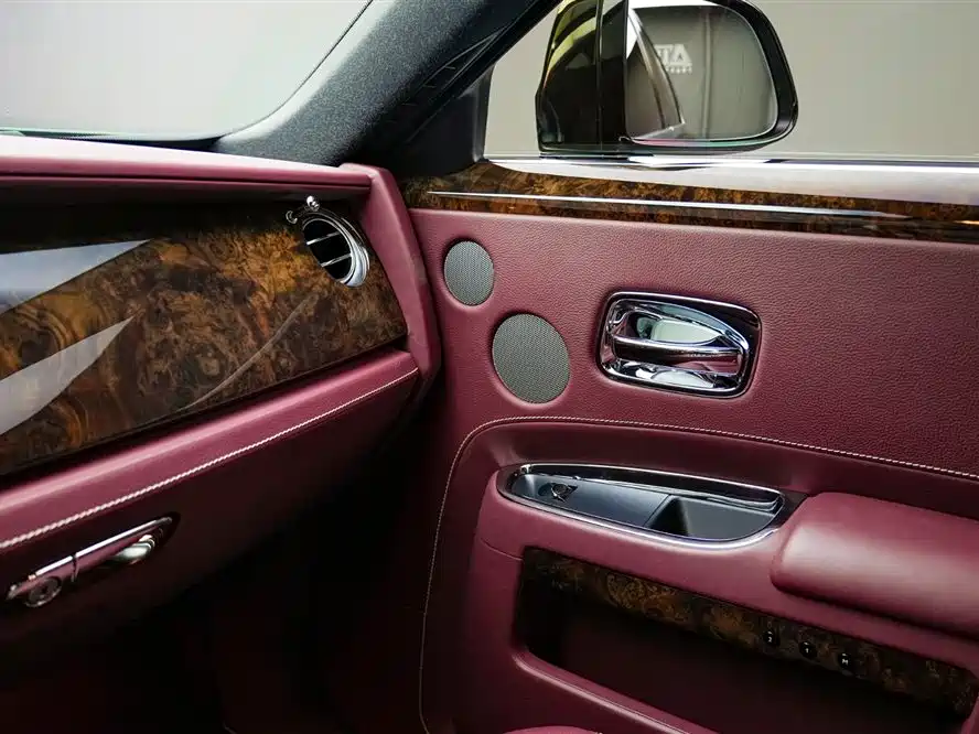 Rolls-Royce Ghost 2018 6.6T Standard Wheelbase фото 22