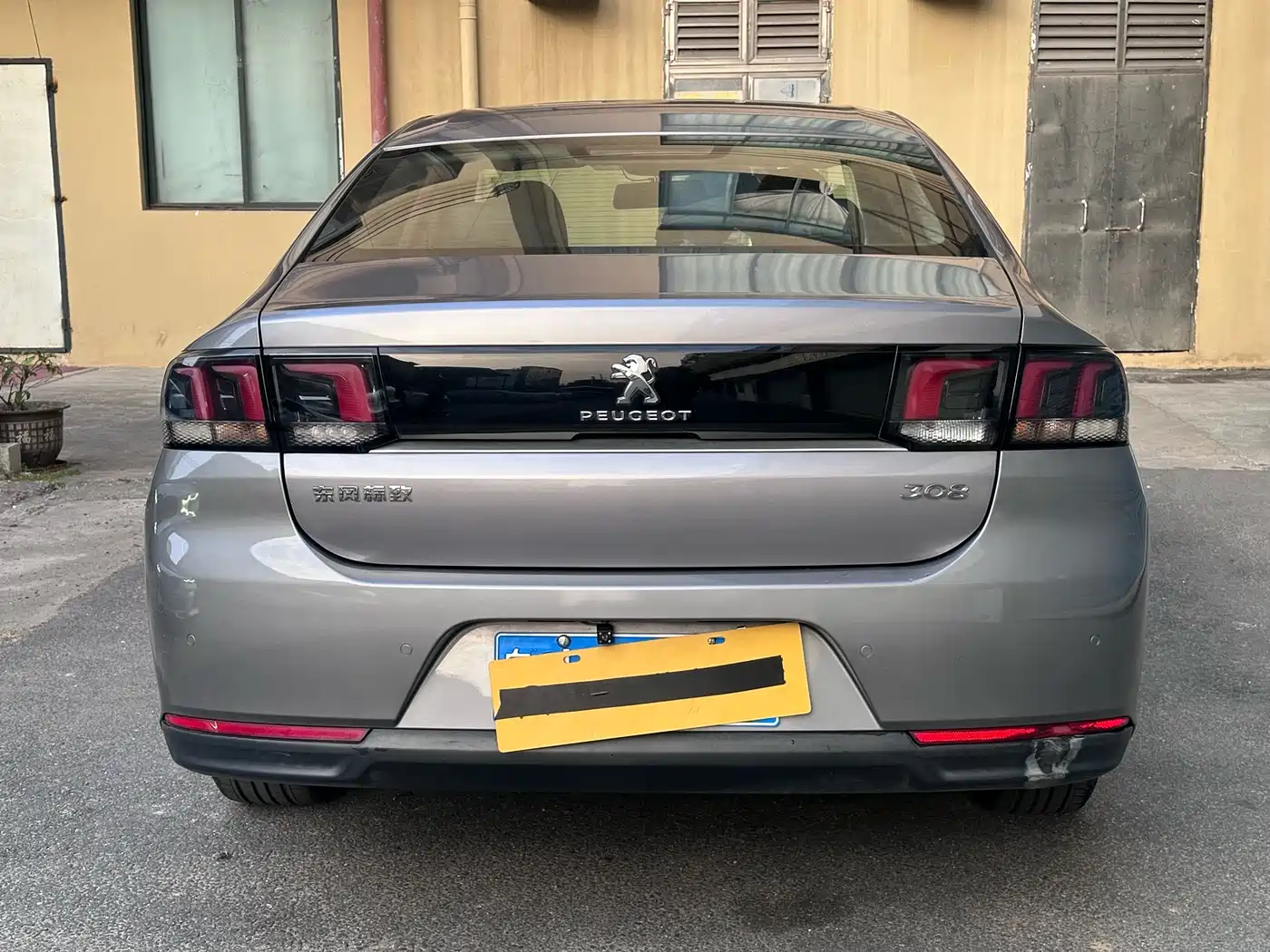 Peugeot 308 2018 1.6L Auto Luxury Edition фото 9
