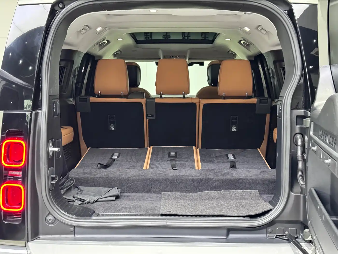 Land Rover Defender 2023 Model Year 130 3.0T P400 HSE фото 39
