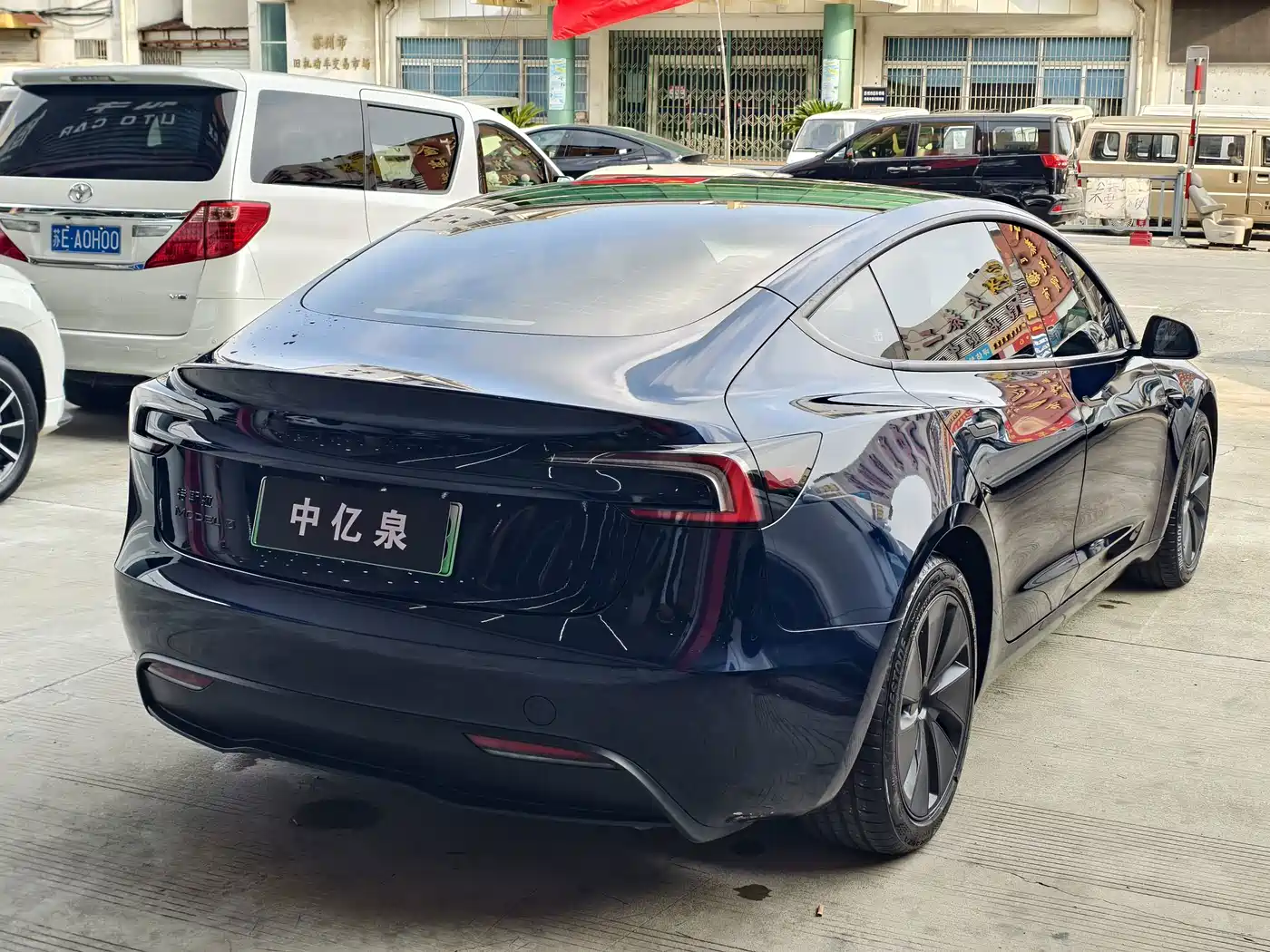Tesla Model 3 2026 2025 Model Year Facelift Rear-Wheel Drive
