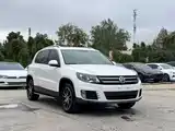 Photo 2 - Volkswagen Tiguan