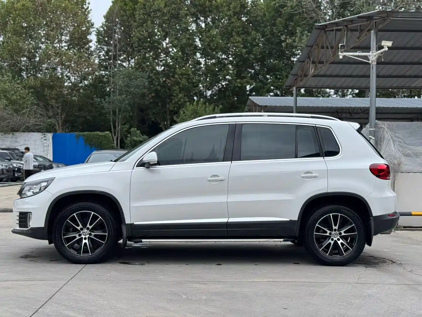 Photo 9 - Volkswagen Tiguan