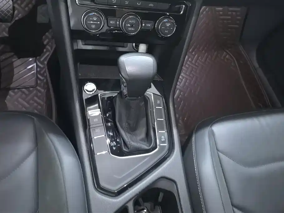 Volkswagen Tiguan L 2021 330TSI Automatic 2WD Smart фото 16