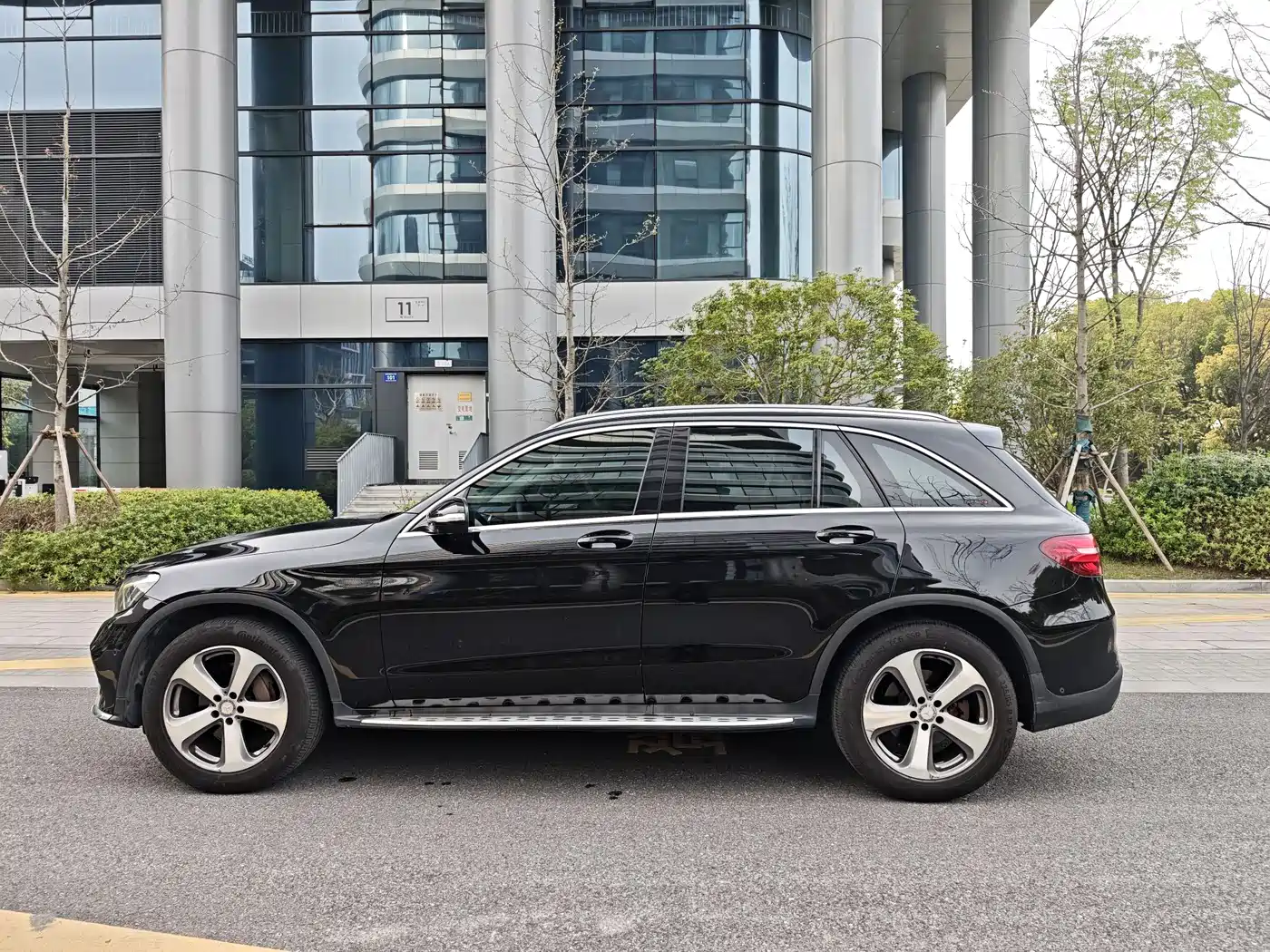 MERCEDES-BENZ GLC