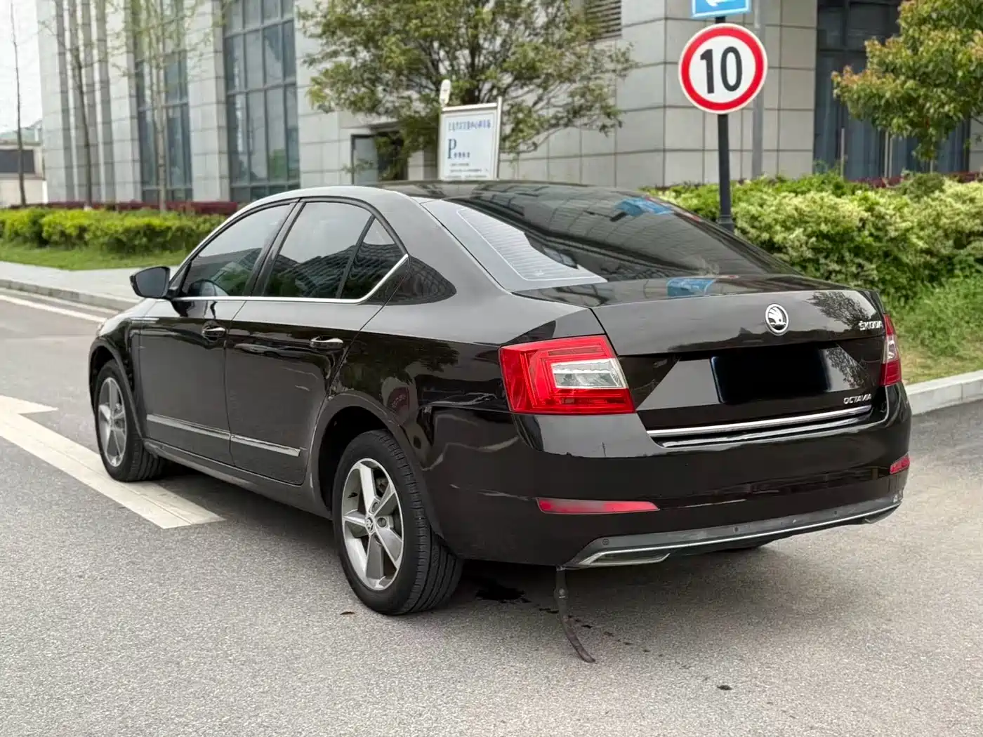 Škoda Octavia 2016 1.6L Automatic Smart Edition фото 7