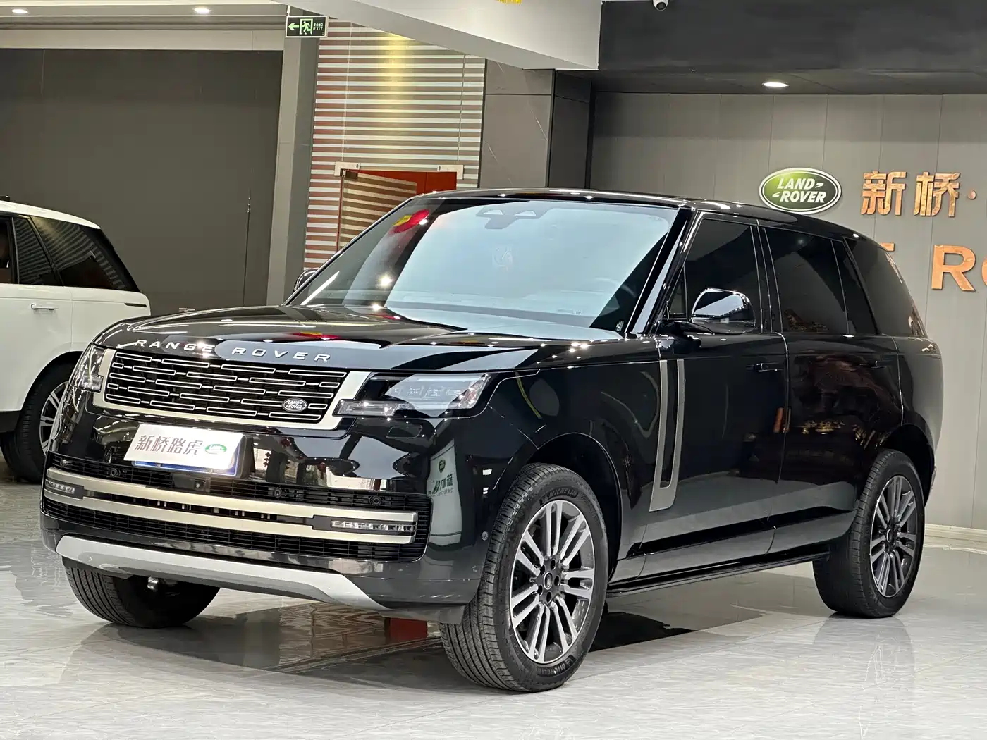 Land Rover Range Rover 2024 3.0 L6 400PS Golden Age Extended 7-Seater