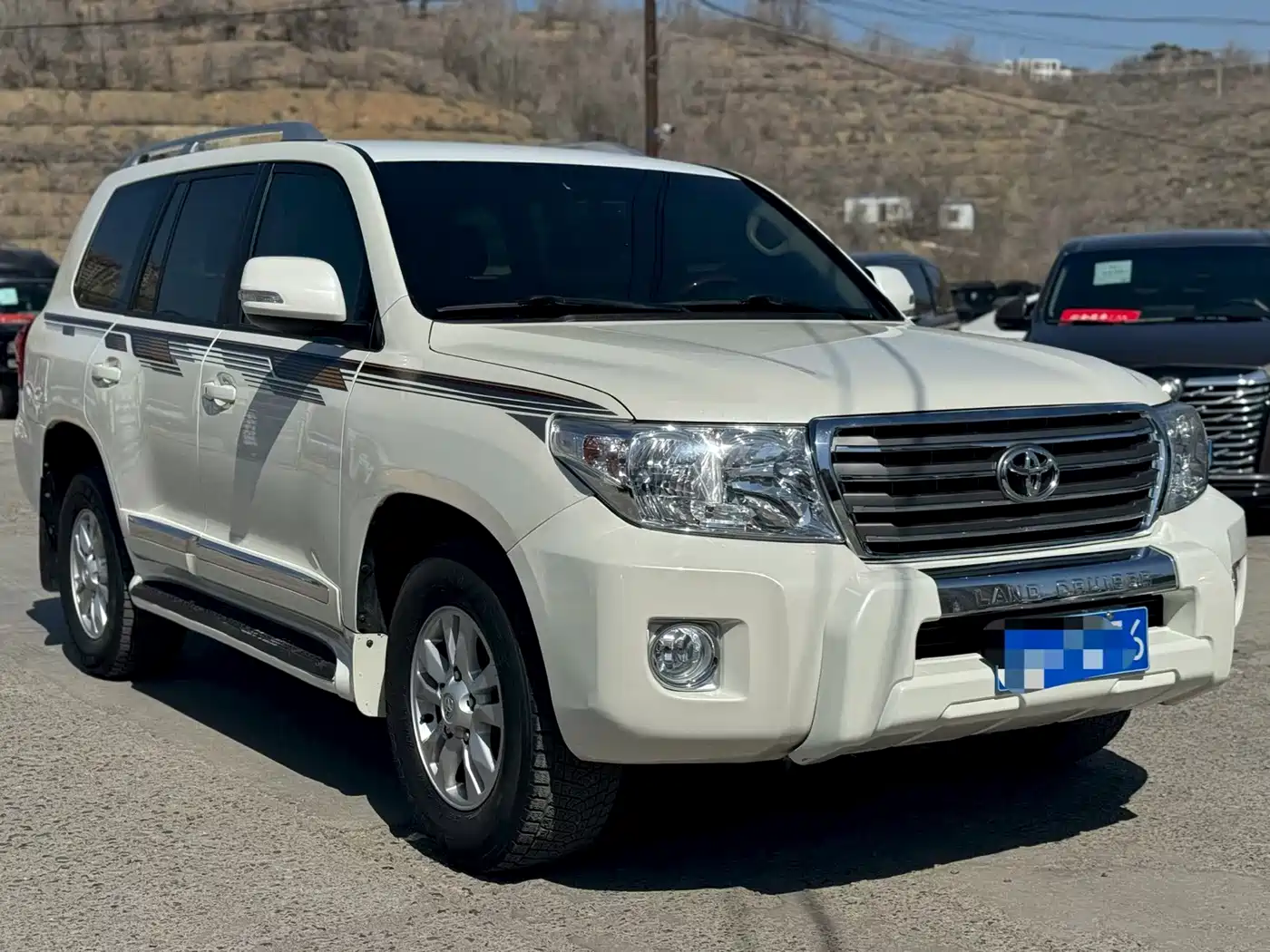 Toyota Land Cruiser (Import) 2015 4.0L V6 Middle East Low Configuration Edition фото 3