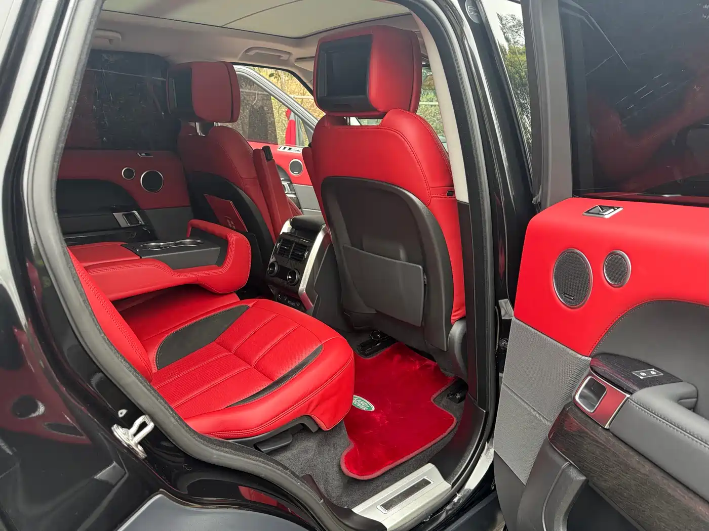 Land Rover Range Rover Sport 2022 3.0 L6 Gloss Black Edition фото 6
